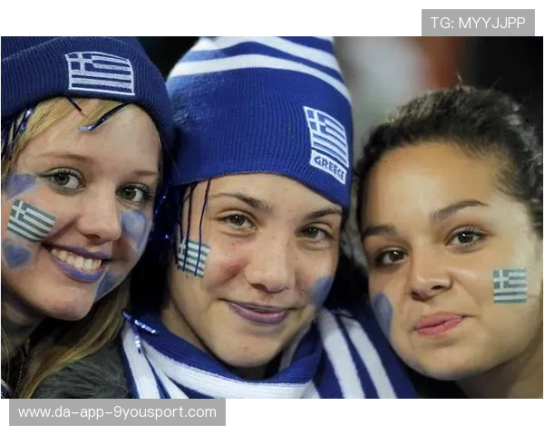 球迷造势逼宫：主力合同争议引公愤